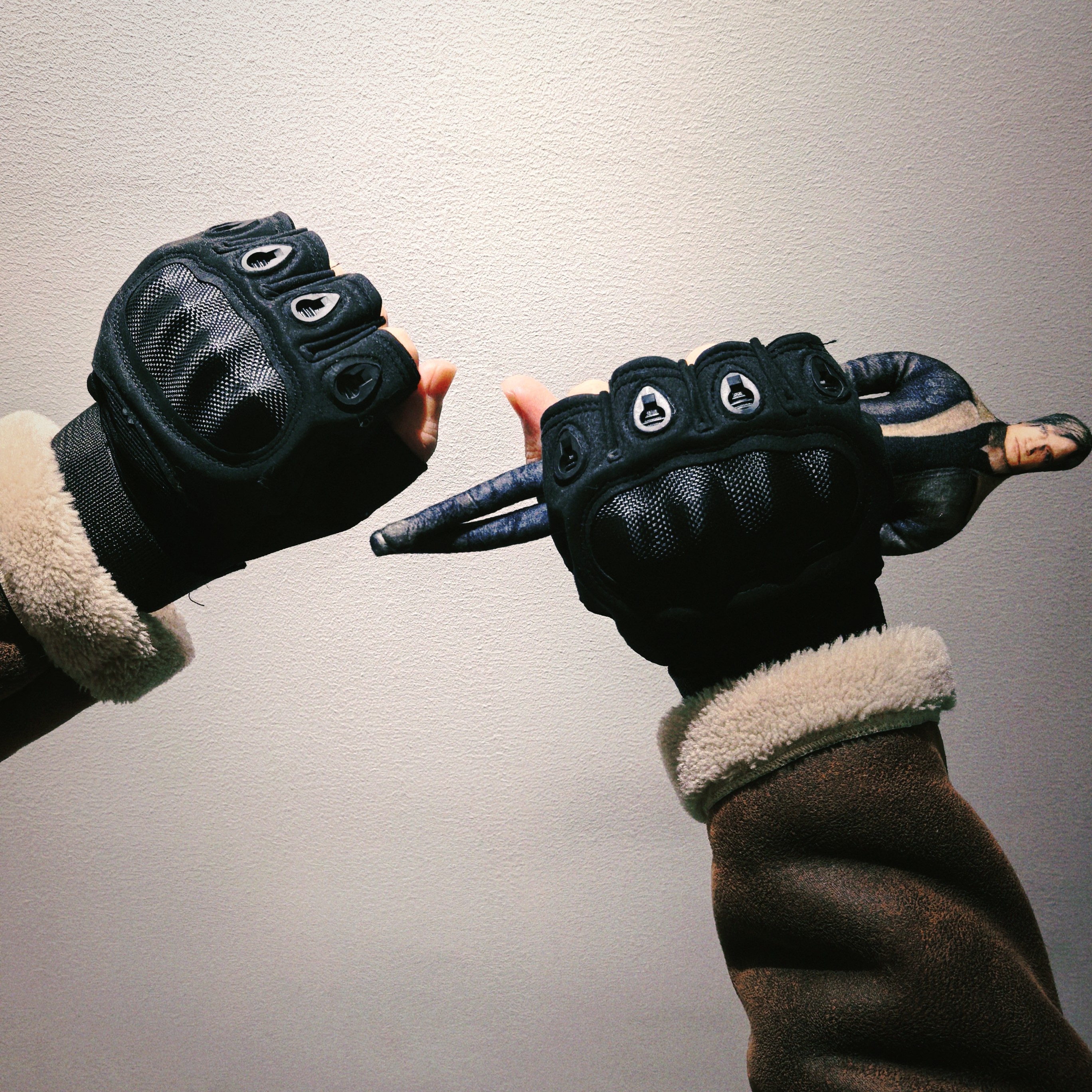 Resident Evil Leon Inspired Ta - Cut Resistant Glove ulasan dan harga